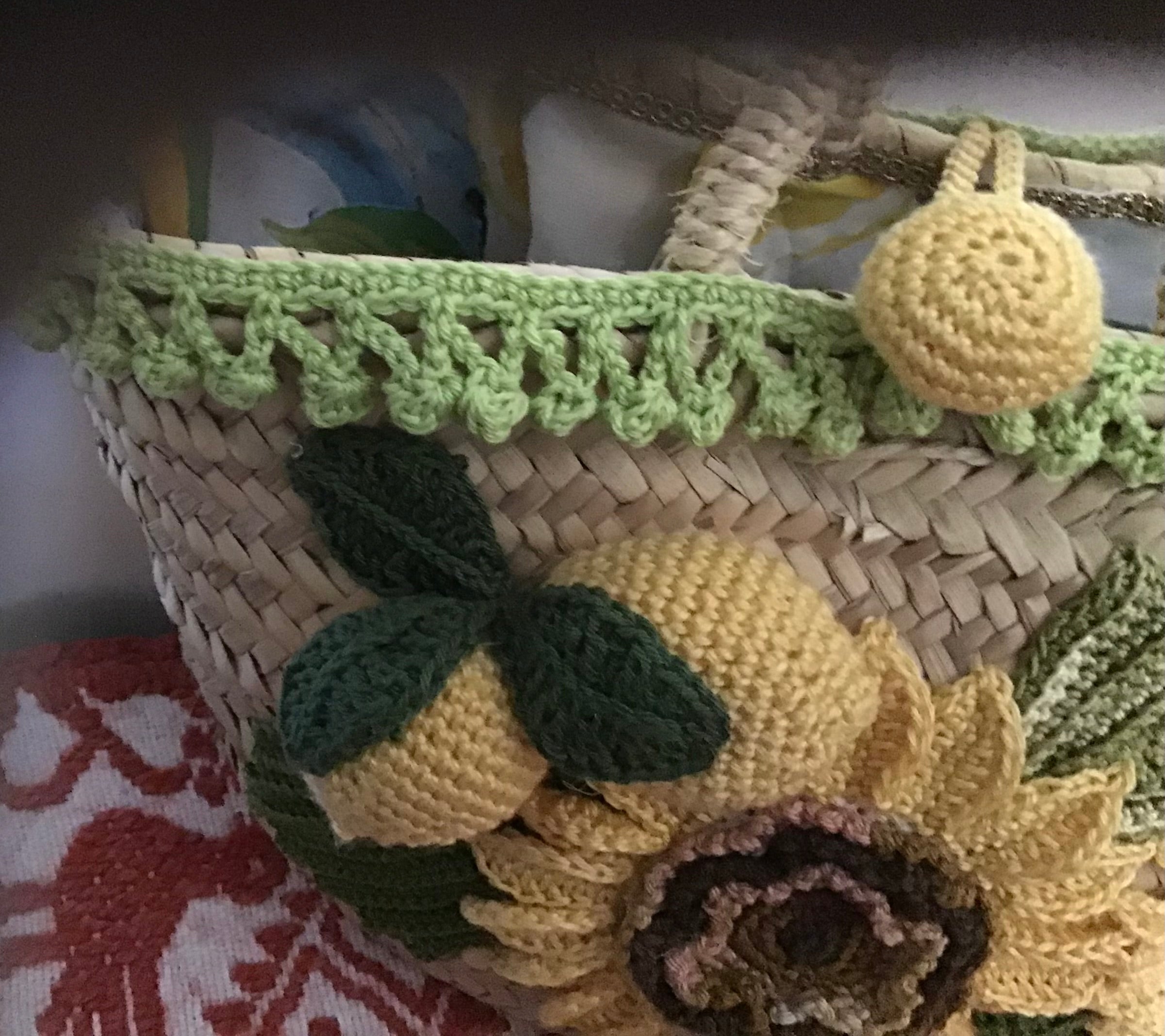 Borsa in paglia con decorazioni all’uncinetto – Fatta a mano