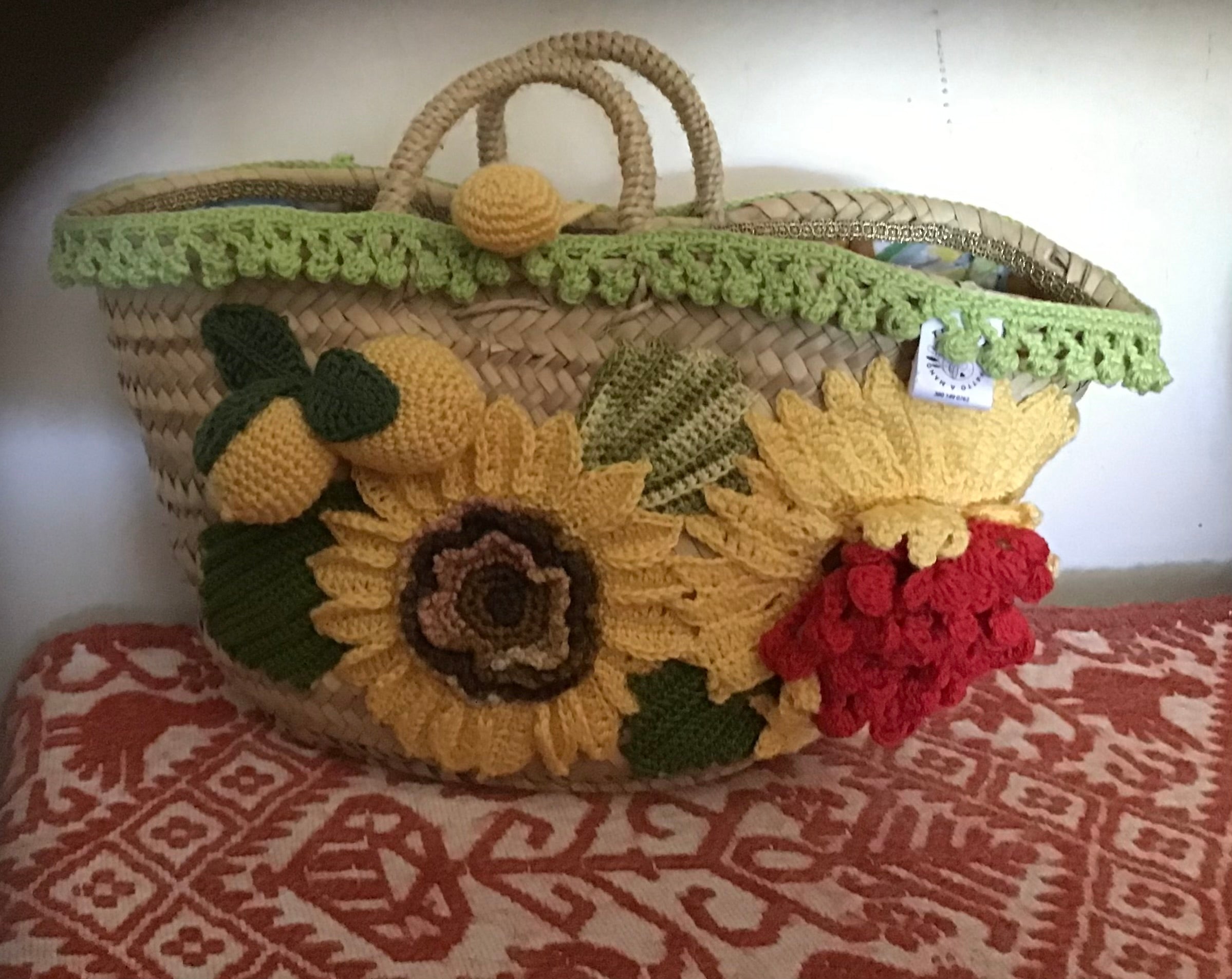 Borsa in paglia con decorazioni all’uncinetto – Fatta a mano