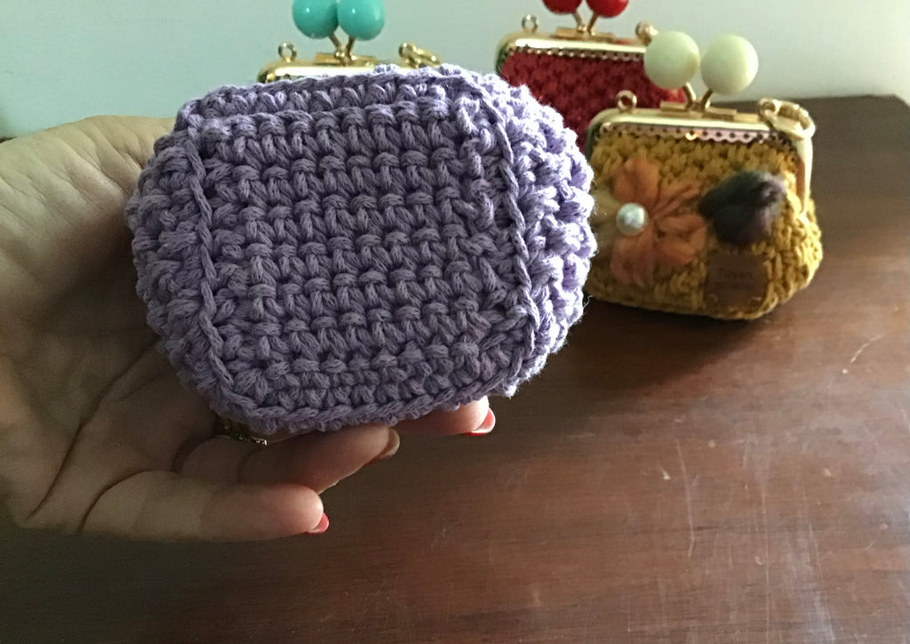 Mini portamonete all’uncinetto Tizyart – cordoncino in cotone, chiusura clic-clac (8,5 cm base)