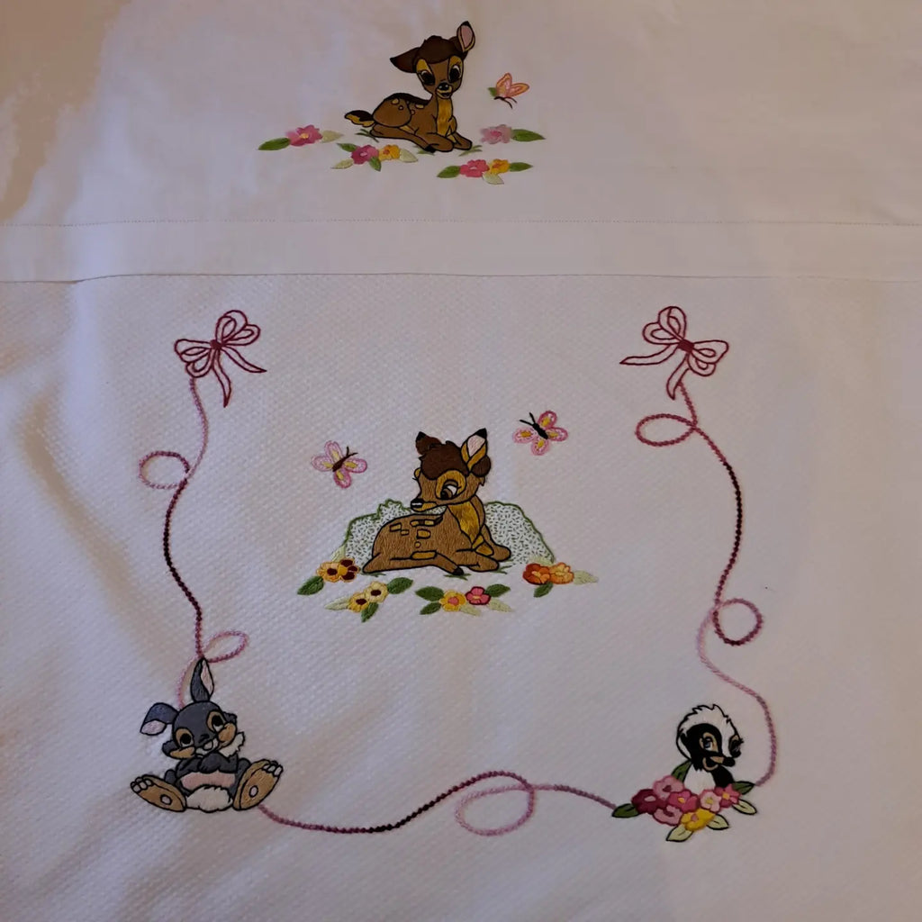 Coordinato carrozzina ricamato “Cuccioli nel bosco” – Tizyart