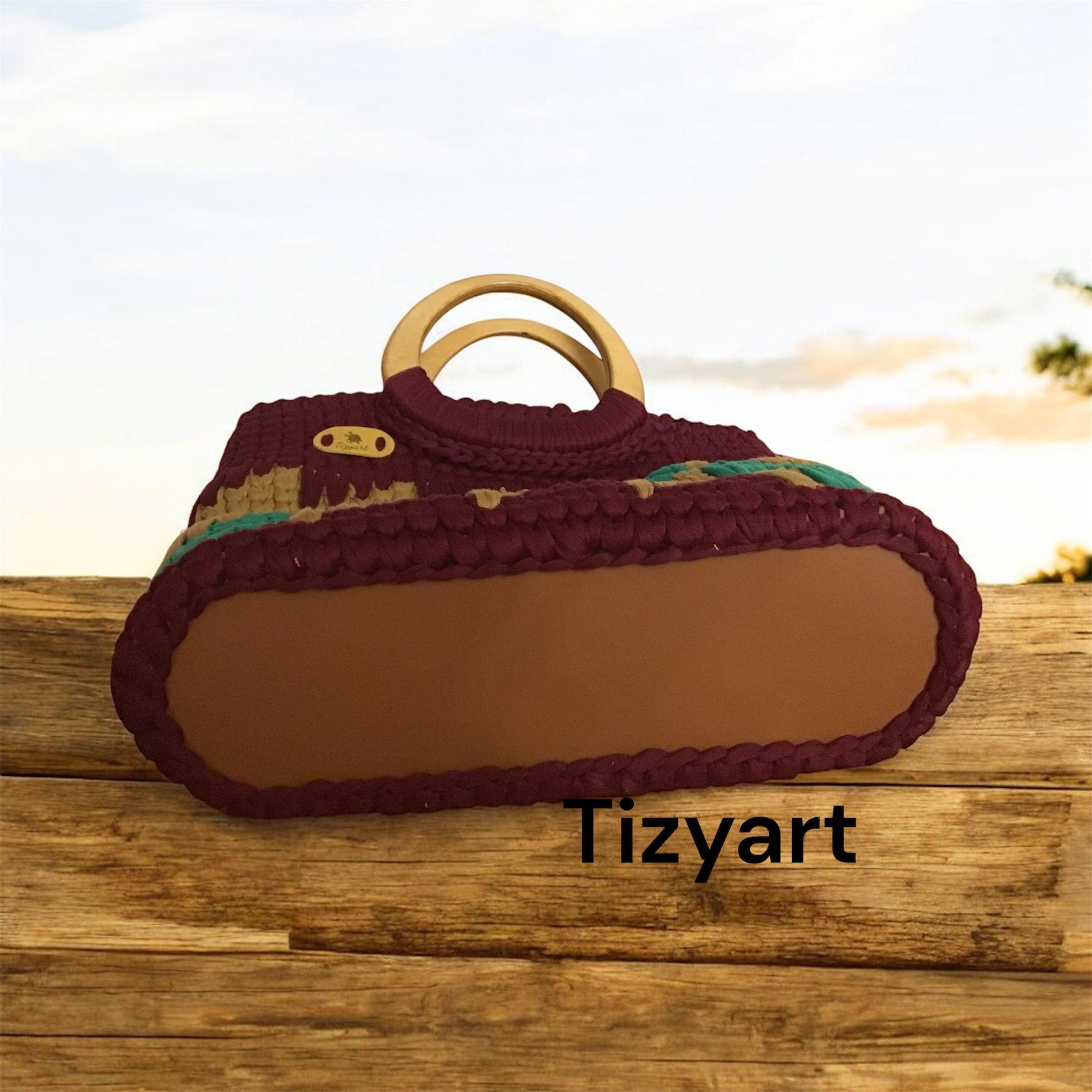Borsa artigianale fatta a mano con manici in legno . Tizyart