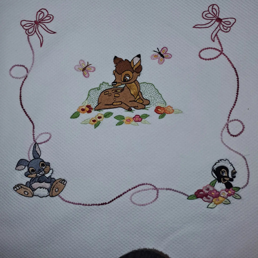 Coordinato carrozzina ricamato “Cuccioli nel bosco” – Tizyart