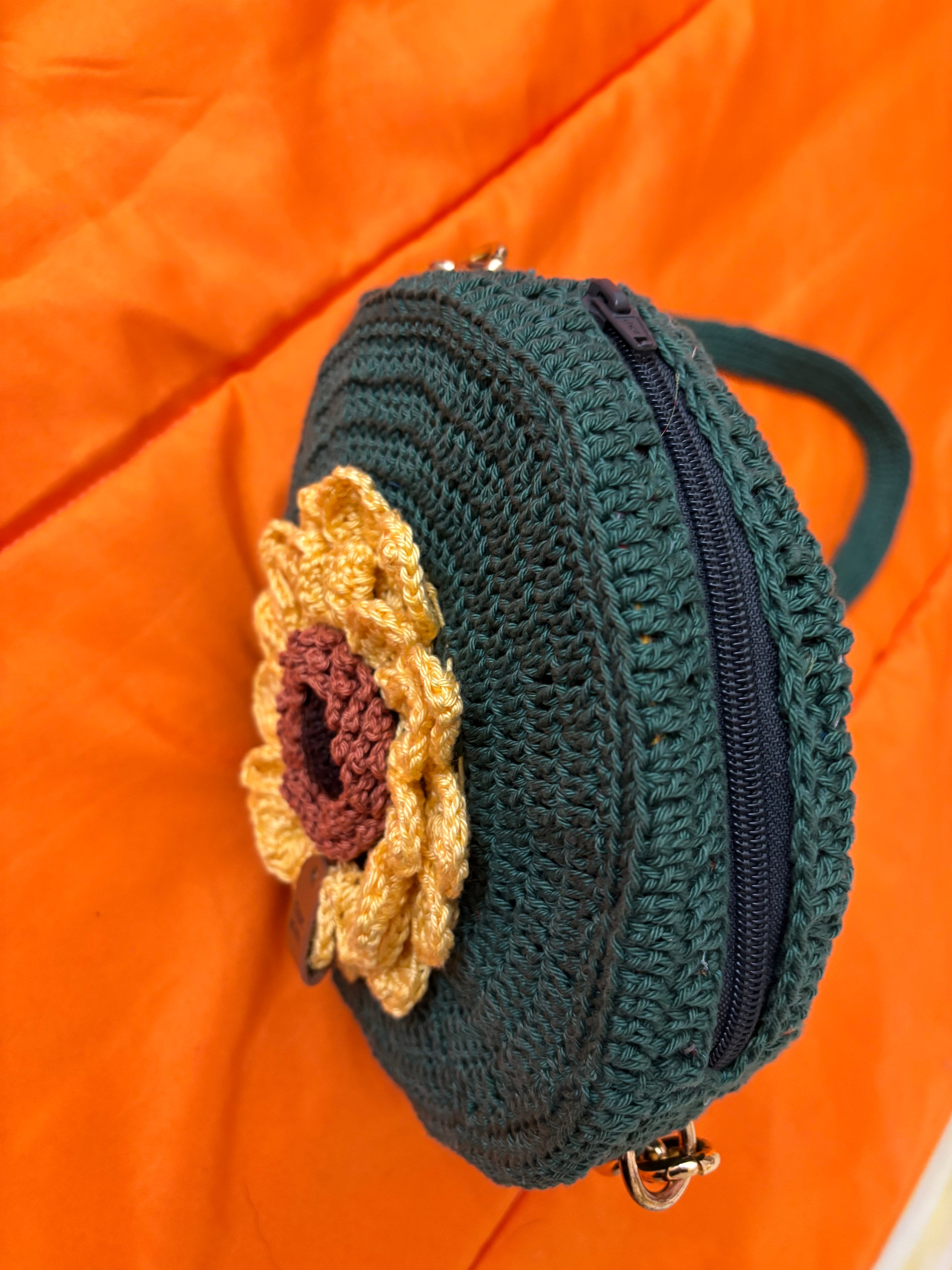 Borsetta Rotonda in Cordoncino Verde con Fiore Decorativo