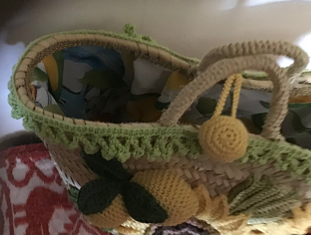 Borsa in paglia con decorazioni all’uncinetto – Fatta a mano
