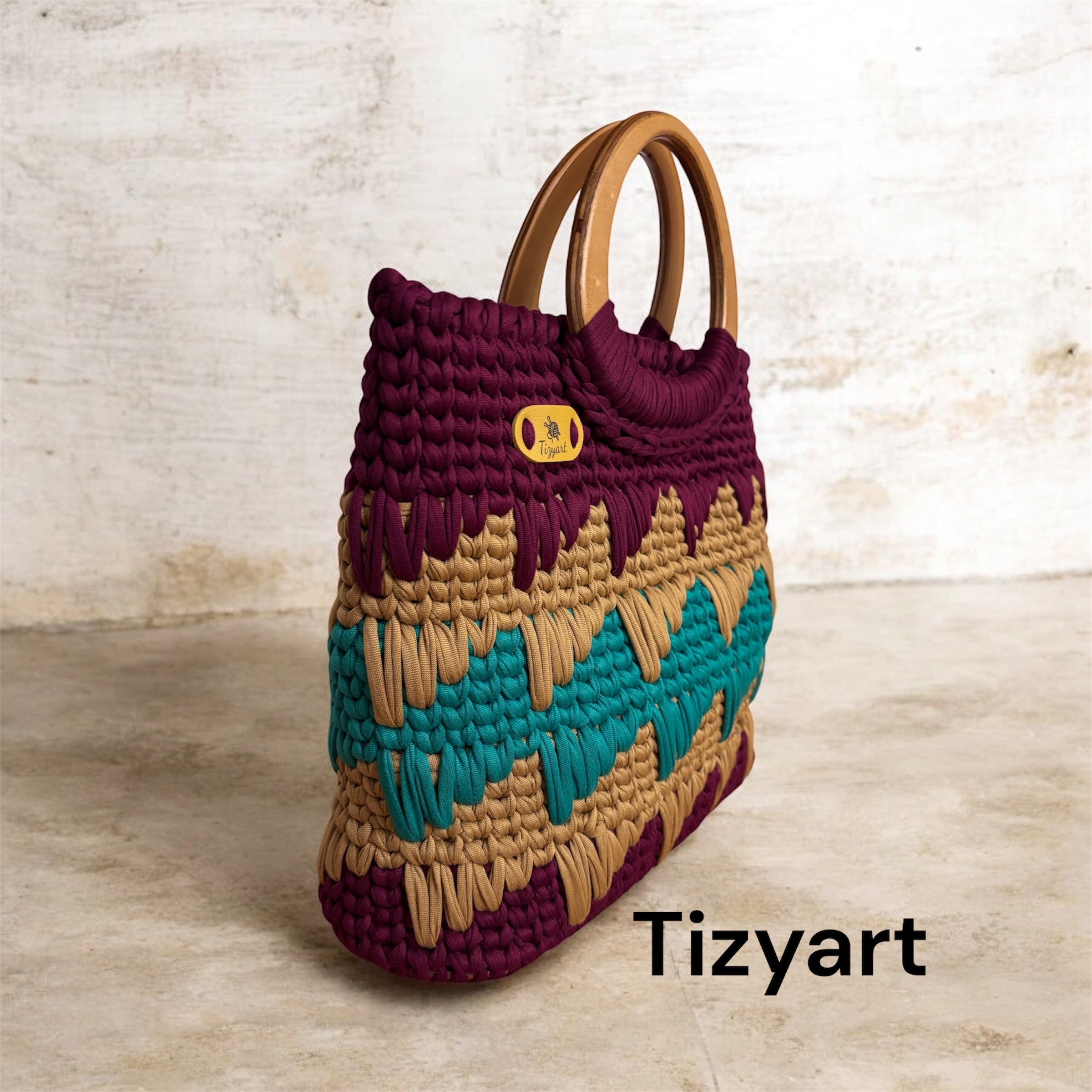 Borsa artigianale fatta a mano con manici in legno . Tizyart
