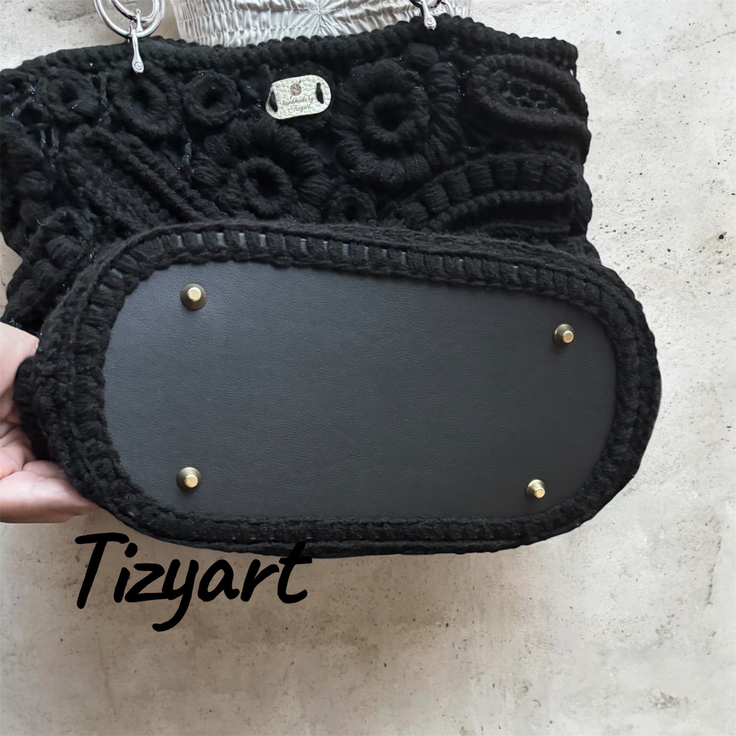 Borsa nera in lana con manici lunghi in similpelle