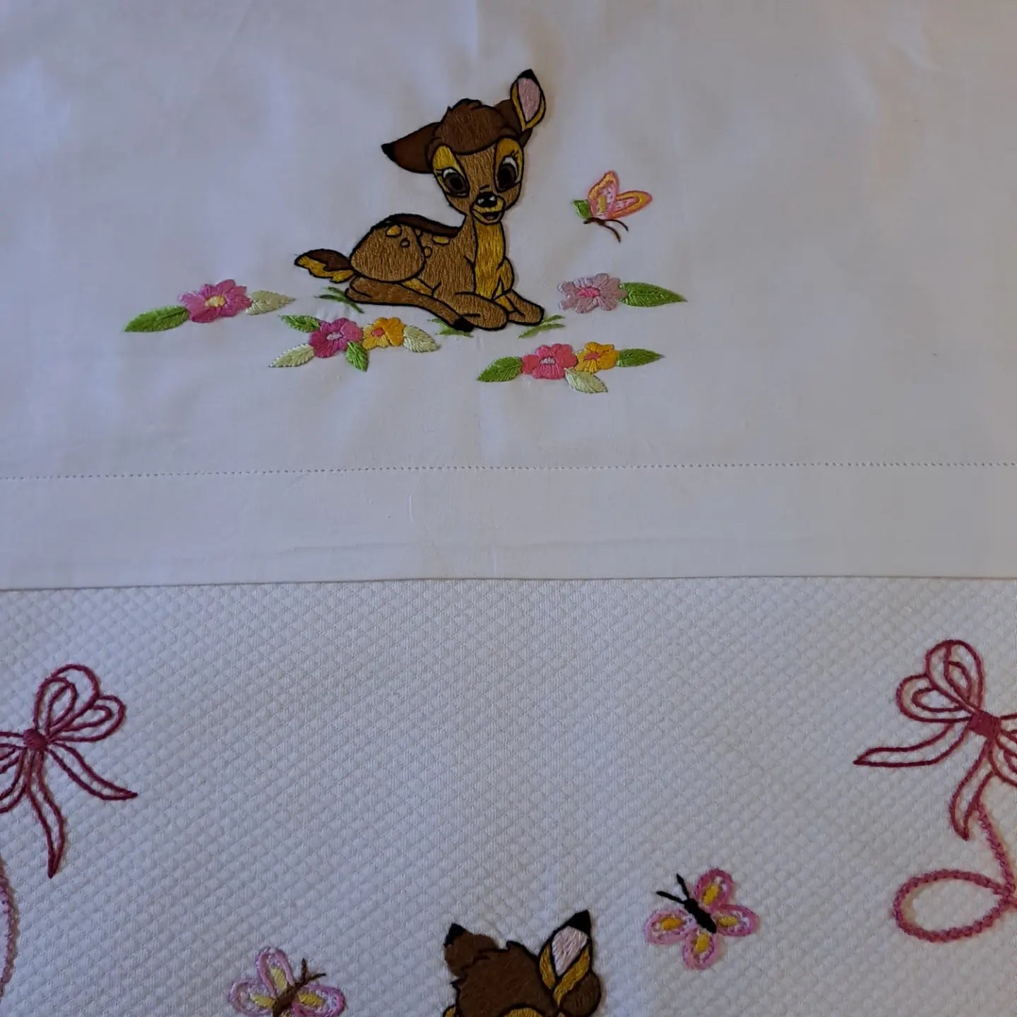 Coordinato carrozzina ricamato “Cuccioli nel bosco” – Tizyart