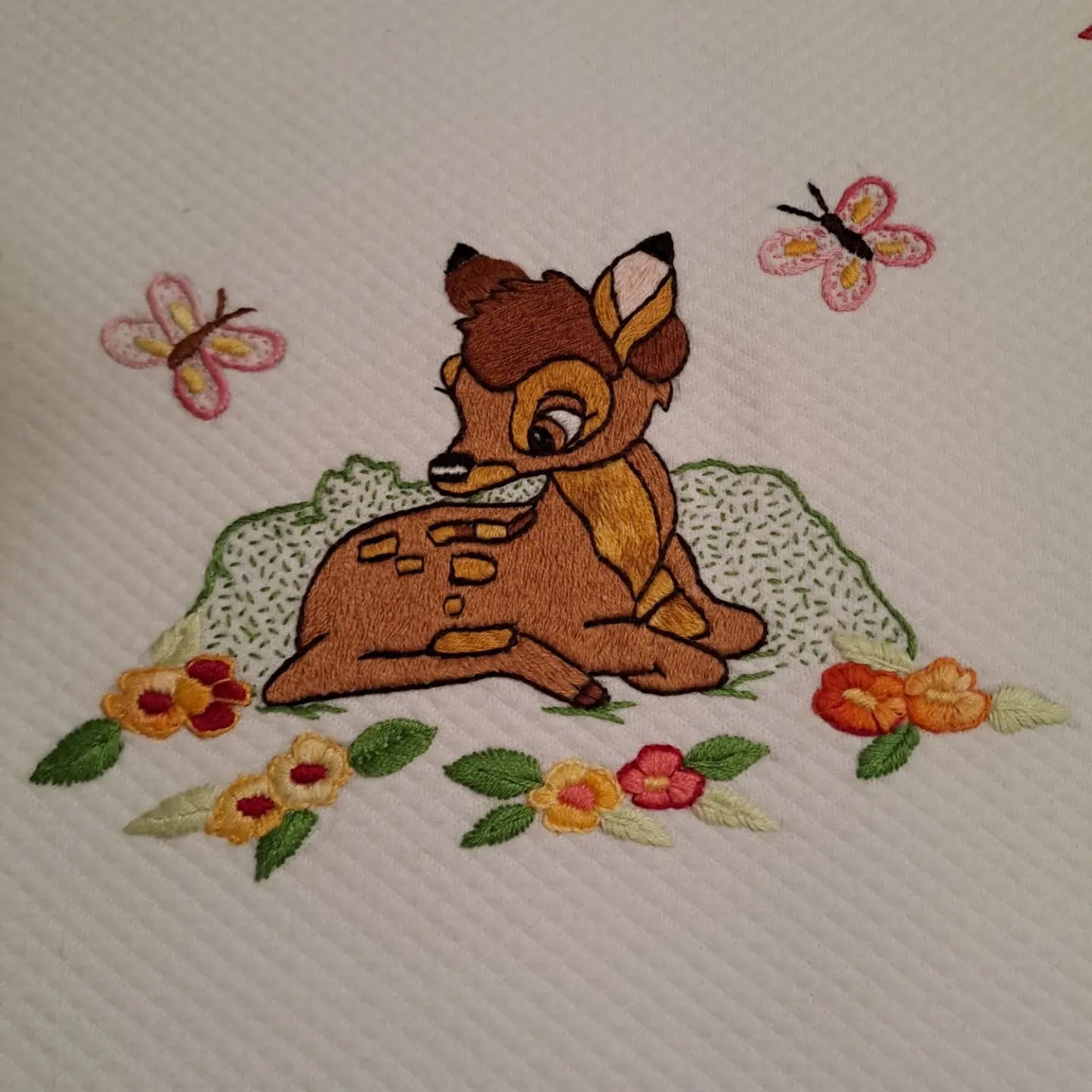 Coordinato carrozzina ricamato “Cuccioli nel bosco” – Tizyart