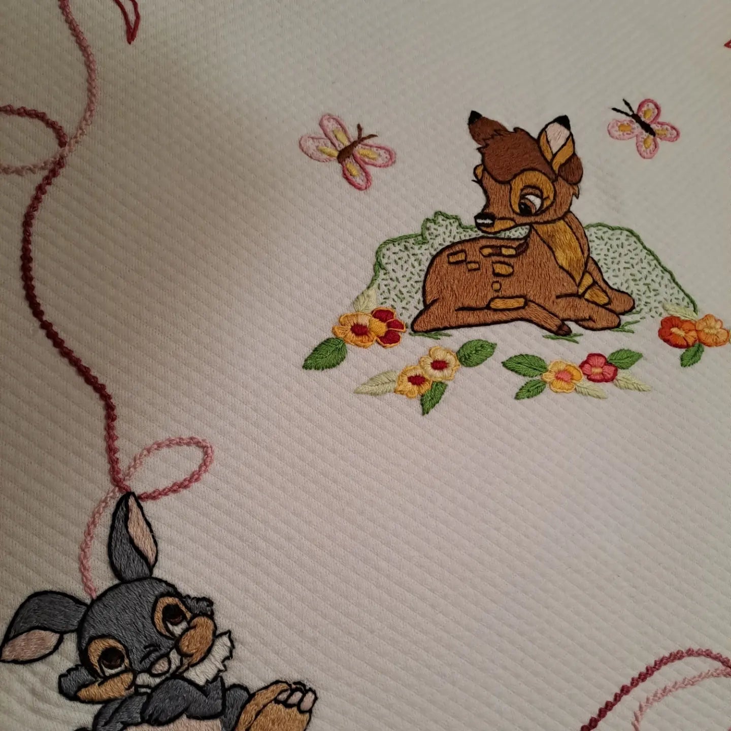 Coordinato carrozzina ricamato “Cuccioli nel bosco” – Tizyart