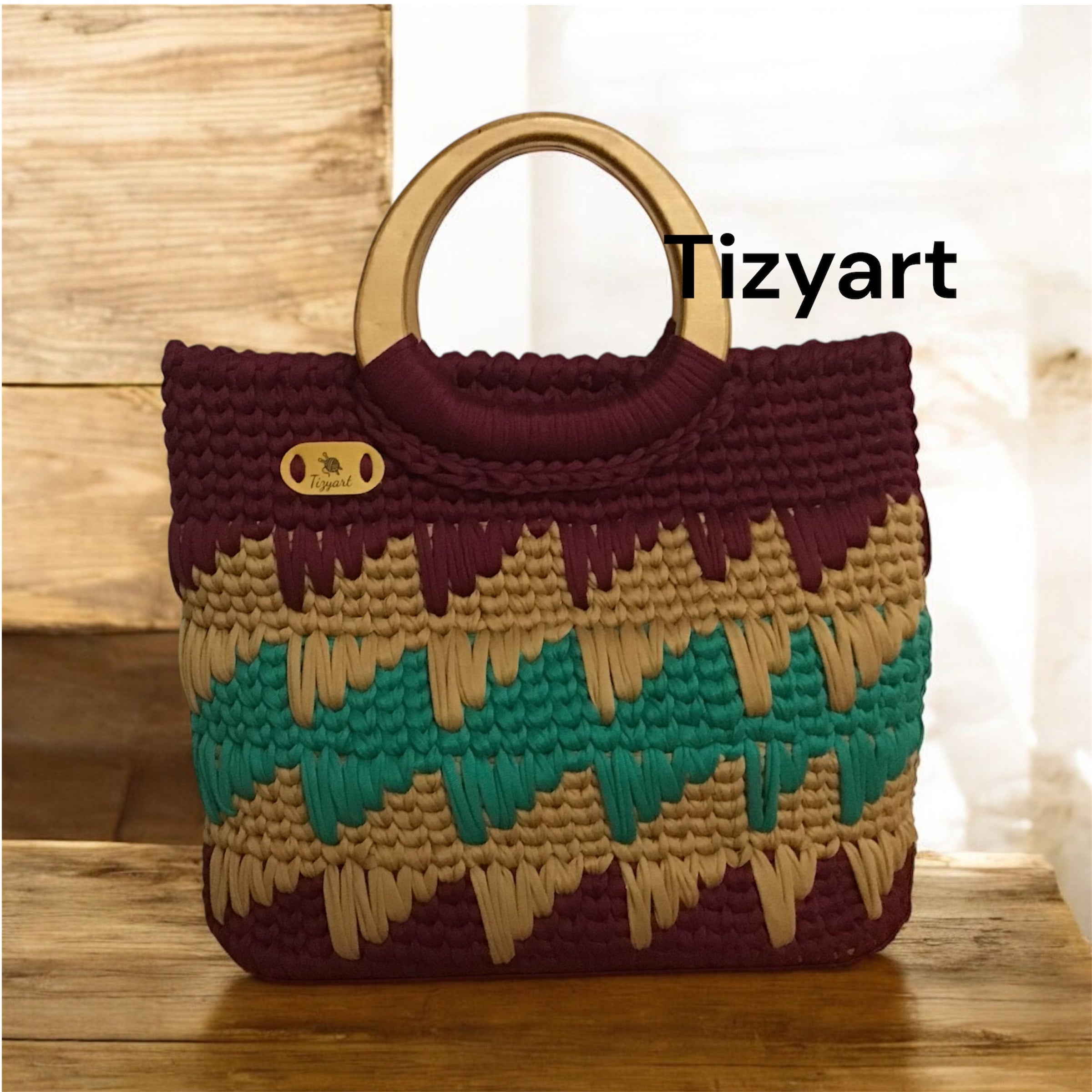 Borsa artigianale fatta a mano con manici in legno . Tizyart