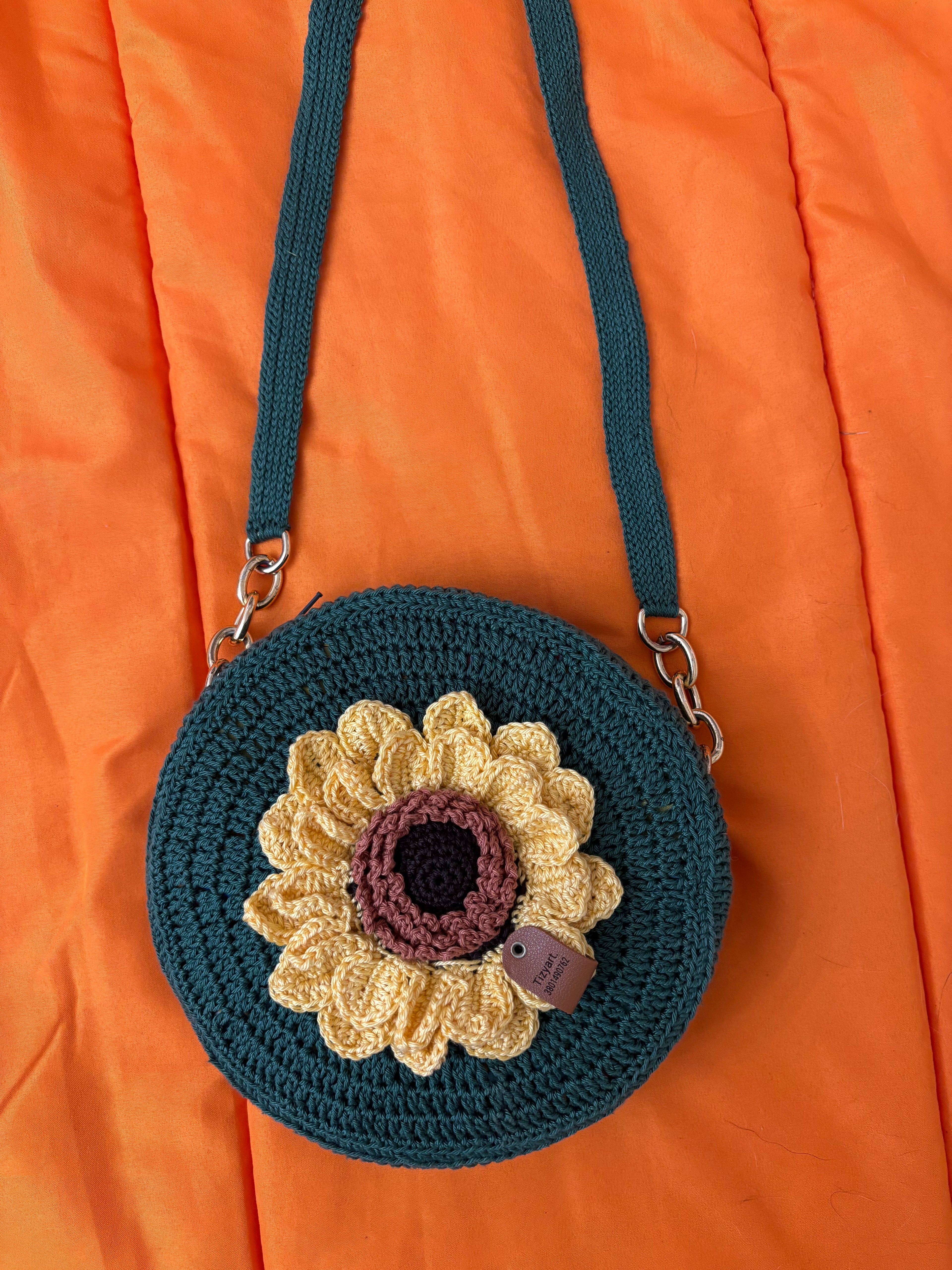 Borsetta Rotonda in Cordoncino Verde con Fiore Decorativo