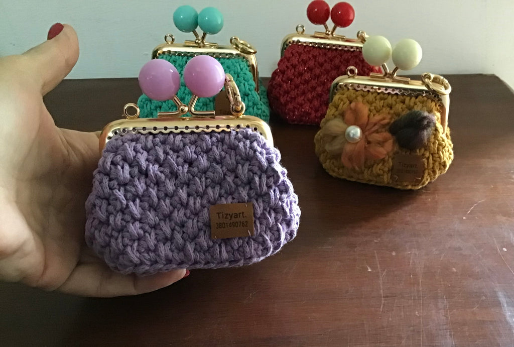 Mini portamonete all’uncinetto Tizyart – cordoncino in cotone, chiusura clic-clac (8,5 cm base)