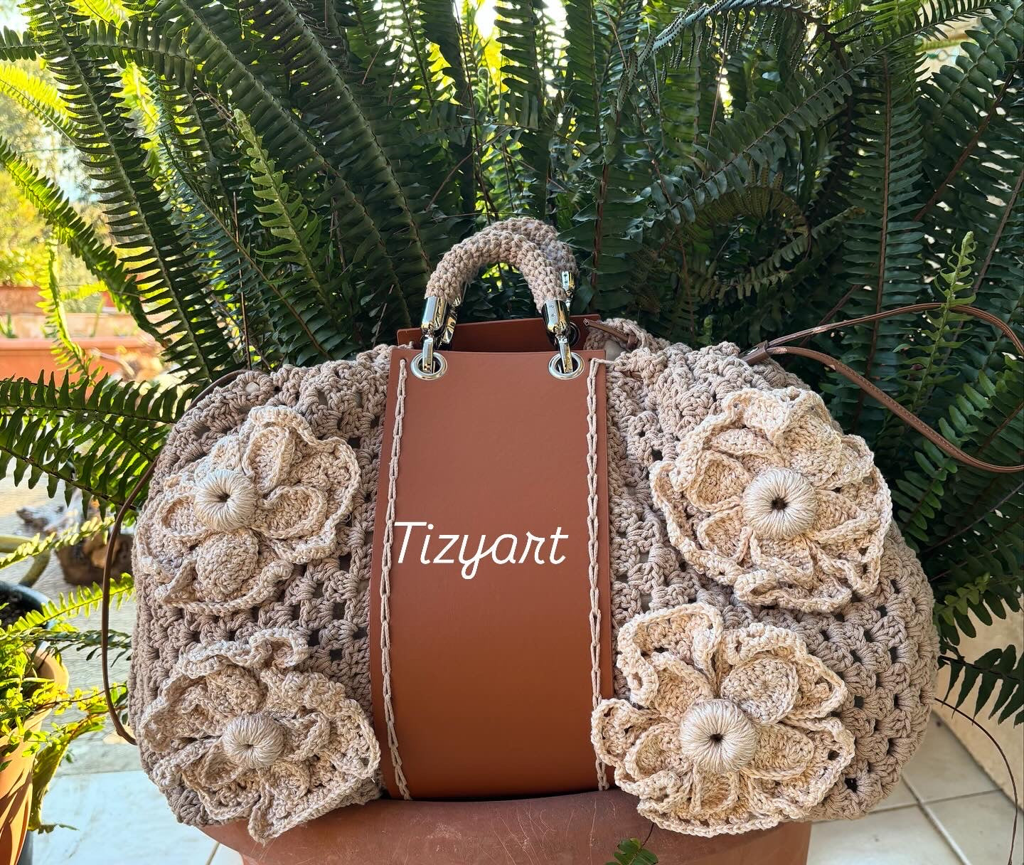 (Copia) ⸻

Borsa crochet con fiori 3D Collezione Tizyart Handmade