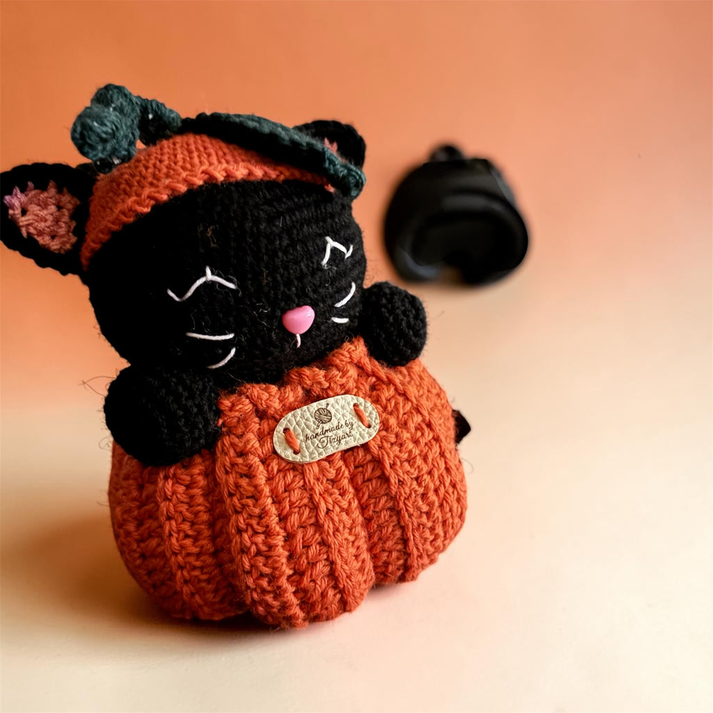 Amigurumi Tizyart – Gatto Nero di Halloween con Zucca 🎃🐈‍⬛